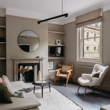 The Curator'S Apartment - Spacious 2 Bedrooms Bath Bagian luar foto