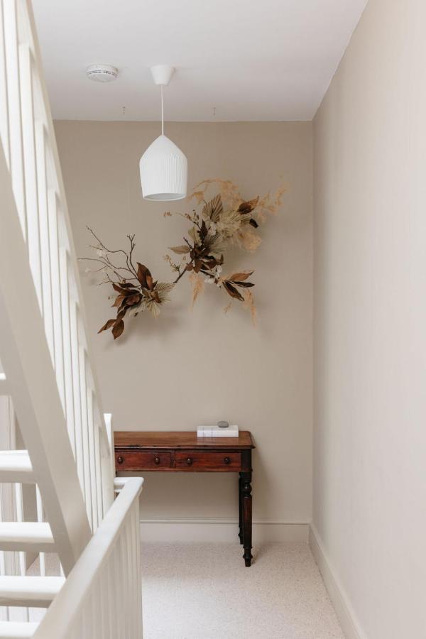 The Curator'S Apartment - Spacious 2 Bedrooms Bath Bagian luar foto