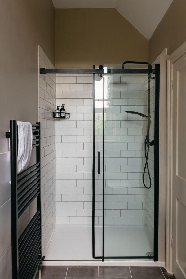 The Curator'S Apartment - Spacious 2 Bedrooms Bath Bagian luar foto